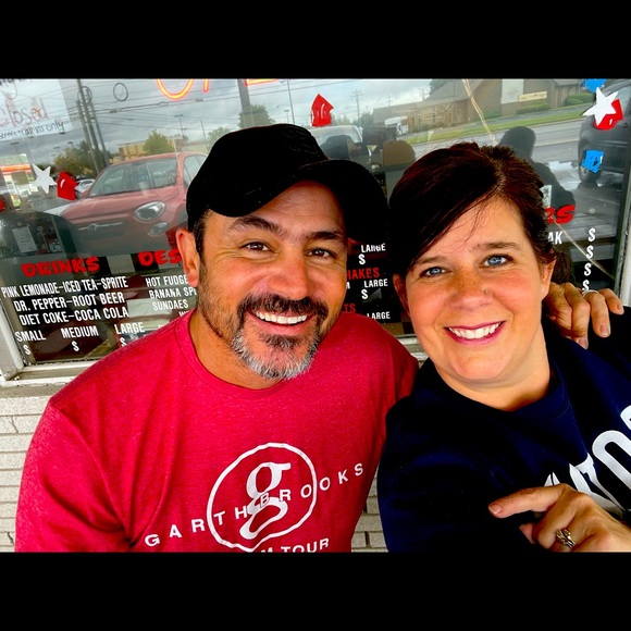 Meet your Posher, Jennifer - Picture 1 of 1